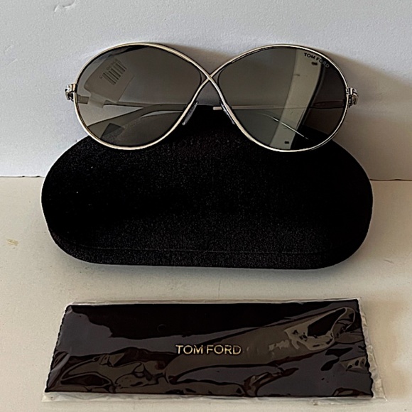 Tom Ford TF564-18C Rania Round Sunglasses Rhodium Silver/Grey Smoke Mirror 64 mm main image 4
